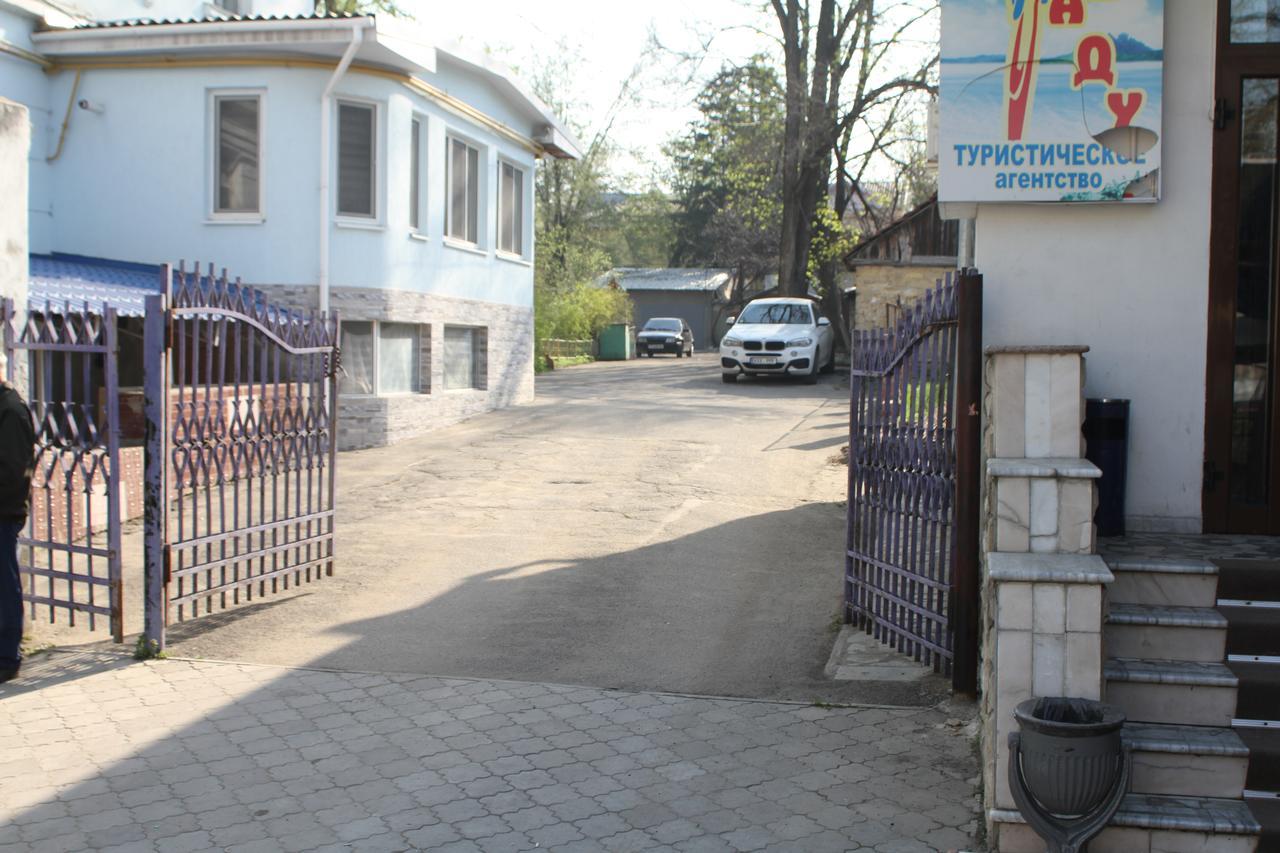 Old Tiraspol Hostel Dış mekan fotoğraf